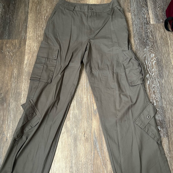 Grey cargo pants - Picture 2 of 3